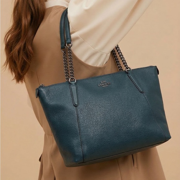 Coach Handbags - Coach G1747 F22208 Chain Shoulder Bag In Teal Pebble Leather authenticated